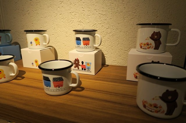 LINE株式会社は、日本初となるLINEキャラクターグッズショップ「LINE FRIENDS STORE」を12月13日(土)に原宿にオープンするのに先立ち、報道関係者向けの内覧会を実施しました。