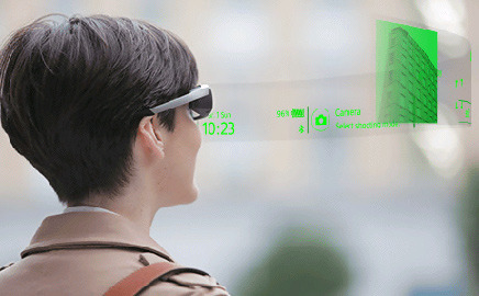ソニーは、透過式メガネ型端末「スマートアイグラス（SmartEyeglass）」の開発者向けバージョンを発売します。