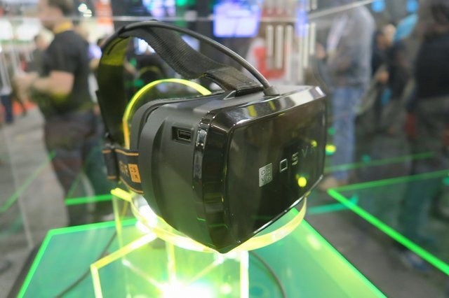 「Oculus Rift」(Oculus VR)、「Project Morpheus」(SCE)、「SteamVR」(Valve)、など様々なVRヘッドセットが登場し、GDCはさながらVR戦国時代のよう。そんな中、全員に開かれたオープンソースなバーチャルリアリティを、と掲げているのがPC周辺機器メーカーのRazerが主