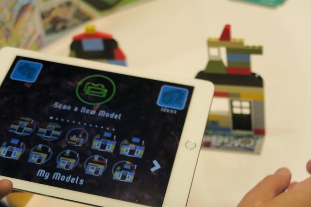 主にスマートフォン向けのチップセットを提供する米クアルコムがGDC 2015のブースで面白い商品を展示していました。