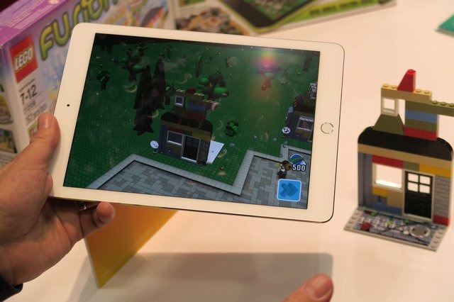 主にスマートフォン向けのチップセットを提供する米クアルコムがGDC 2015のブースで面白い商品を展示していました。