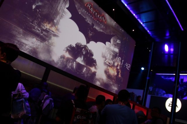 ロサンゼルスにあるコンベンションセンターにて開催されているE3 2015。会場内では多くのゲームメーカーがブースを構え、新作タイトルやステージイベントを実施し、ゲーマーならずとも胸躍る祭典となっています。