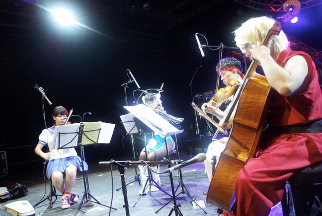 『FF』や『クロノ・トリガー』などの名曲メドレーなどを演奏