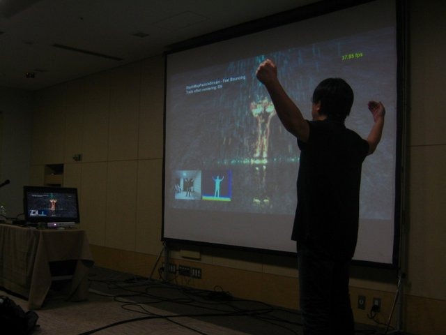 毎年一回開催されているGame Tools and Middleware Forum 2010の東京会場。先日のE3でお披露目されたばかりのマイクロソフトの新ハードKinectが早くも体験することができました。そんなマイクロソフトのセッションには満員になるほどの開発者が詰めかけました。