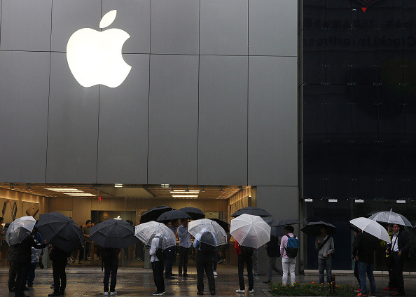 発売日のApple Store 銀座の様子 (C) Getty Images