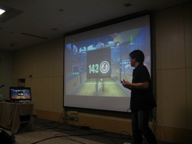 毎年一回開催されているGame Tools and Middleware Forum 2010の東京会場。先日のE3でお披露目されたばかりのマイクロソフトの新ハードKinectが早くも体験することができました。そんなマイクロソフトのセッションには満員になるほどの開発者が詰めかけました。