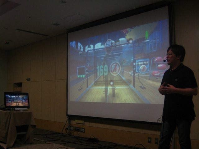 毎年一回開催されているGame Tools and Middleware Forum 2010の東京会場。先日のE3でお披露目されたばかりのマイクロソフトの新ハードKinectが早くも体験することができました。そんなマイクロソフトのセッションには満員になるほどの開発者が詰めかけました。