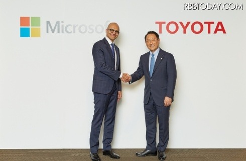 マイクロソフトのサティア ナデラCEO（左）と、トヨタ自動車の豊田章男社長（右）（マイクロソフト公式サイトより）