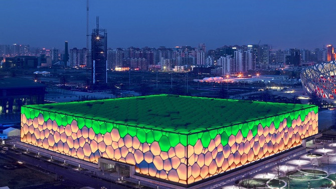 『マインクラフト』中国展開がスタート、北京国家水泳センターが『マイクラ』色に染まる