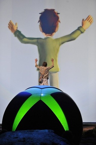 マイクロソフトは本日開催した「Xbox 360 Media Briefing 2010」において、Xbox 360向けの新型モーションコントローラー「Kinect for Xbox 360」を2010年11月20日に発売すると発表しました。