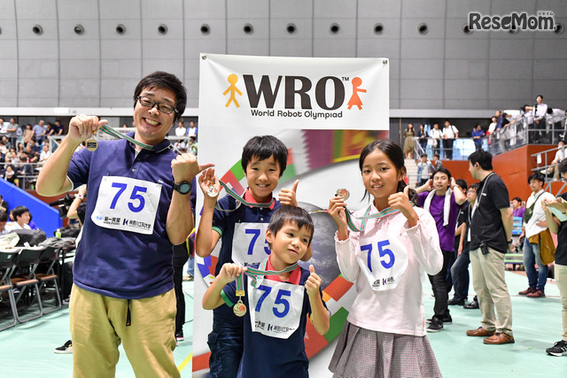 Step By Step＜レギュラーカテゴリーエキスパート競技審査員特別賞小学生部門＞　画像提供：WRO Japan実行委員会