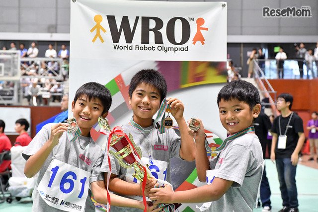 アミークスR2.S＜レギュラーカテゴリーミドル競技小学生部門優勝＞　画像提供：WRO Japan実行委員会