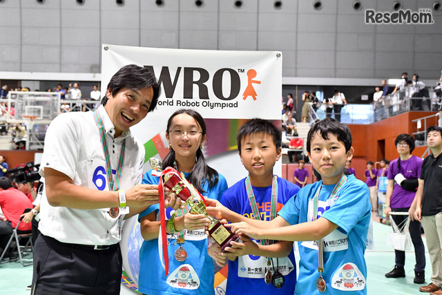 サンダーバード1号＜レギュラーカテゴリーエキスパート競技小学生部門3位、レギュラーカテゴリーエキスパート競技プレゼン部門プレゼン賞＞　画像提供：WRO Japan実行委員会