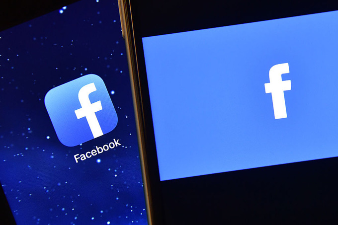 Popular Smart Phone Apps Of 2016LONDON, ENGLAND - AUGUST 03: The Facebook app logo is displayed on an iPad next to a picture of the Facebook logo on an iPhone on August 3, 2016 in London, England.