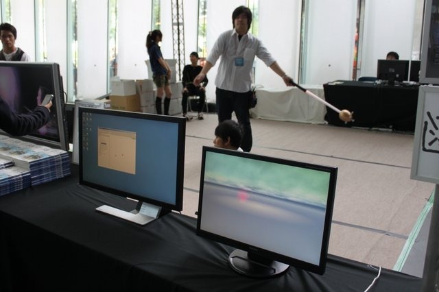 先週末に日本未来科学館にて開催されたデジタルコンテンツエキスポ2010にて、プレミアムエージェンシー、イマジカ、日本IBM、神奈川工科大学 小島研究室は、「RT2 chara AR プロジェクト」というリアルタイムモーションキャプチャシステムを利用したARデモを展示しまし