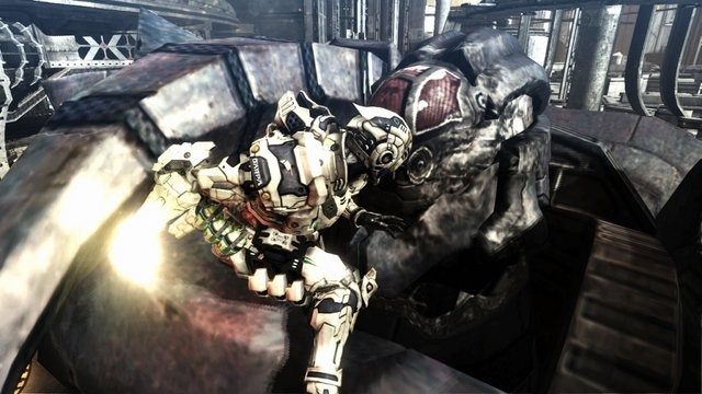 セガとプラチナゲームズとのタッグも4作目。『VANQUISH（ヴァンキッシュ）』は稲葉敦志氏がプロデューサー、三上真司氏がディレクターとして手掛けたハイスピードかつハイテンションなシューティング・アクションです。本作の開発の舞台裏を、大阪は梅田にあるプラチナ