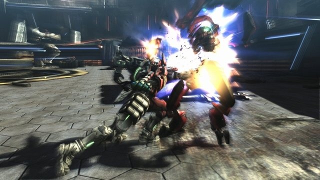 セガとプラチナゲームズとのタッグも4作目。『VANQUISH（ヴァンキッシュ）』は稲葉敦志氏がプロデューサー、三上真司氏がディレクターとして手掛けたハイスピードかつハイテンションなシューティング・アクションです。本作の開発の舞台裏を、大阪は梅田にあるプラチナ