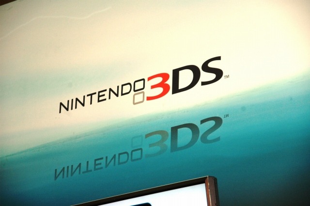 Nintendo World 2011。一般ユーザー向けニンテンドー3DSの体験会が1月8日から10日の3日間、千葉県・幕張メッセで行われました。その様子をご報告します。今回は変則的な3部構成です。