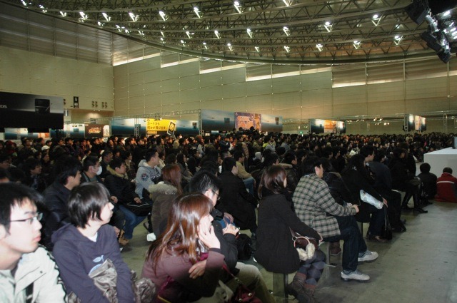 Nintendo World 2011。一般ユーザー向けニンテンドー3DSの体験会が1月8日から10日の3日間、千葉県・幕張メッセで行われました。その様子をご報告します。今回は変則的な3部構成です。