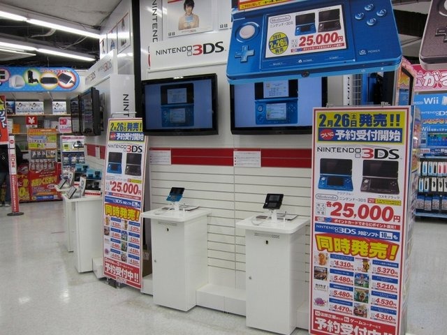 本日より予約がスタートしたニンテンドー3DS、都内量販店では朝から行列が発生しました。