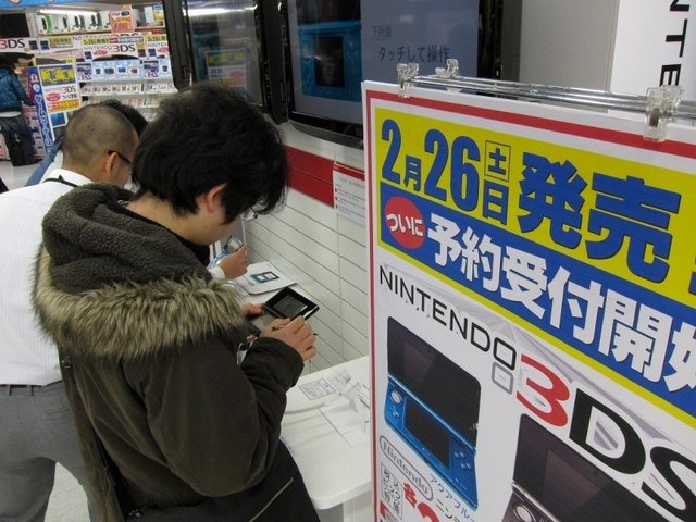 本日より予約がスタートしたニンテンドー3DS、都内量販店では朝から行列が発生しました。