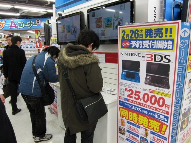 本日より予約がスタートしたニンテンドー3DS、都内量販店では朝から行列が発生しました。