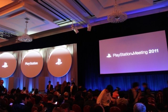 ソニー・コンピュータエンタテインメントは、AndroidOSを搭載した携帯端末にPSのコンテンツを提供する「PlayStationSuite（プレイステーションスイート）」を発表しました。