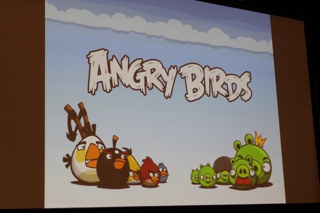 これまでのダウンロード回数が1億回に近づいているというスマートフォンの人気ゲーム『Angry Birds』。本作を開発したフィンランドのRoivo Mobile代表のPeter Vesterbacka氏がGDCに登場し「ANGRY BIRDS - An Entertainment Franchise in the Making」と題した講演を行い