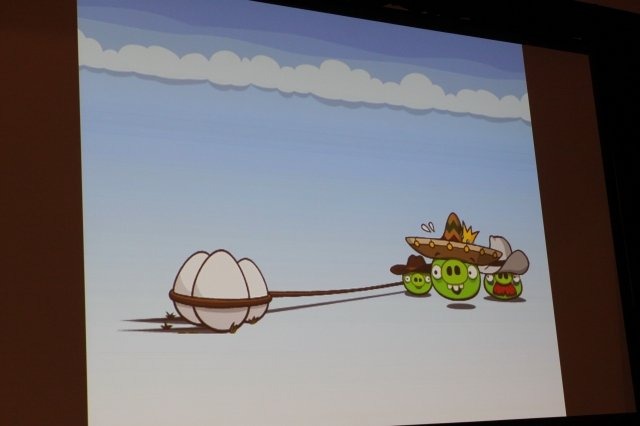 これまでのダウンロード回数が1億回に近づいているというスマートフォンの人気ゲーム『Angry Birds』。本作を開発したフィンランドのRoivo Mobile代表のPeter Vesterbacka氏がGDCに登場し「ANGRY BIRDS - An Entertainment Franchise in the Making」と題した講演を行い