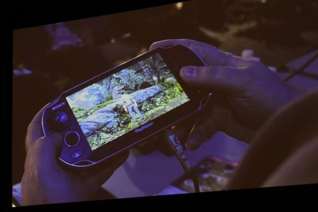 ソニーが1月下旬に発表したPSPの後継機に当たるNGP(Next Generation Portable)。ソニーは2日午後の「Next Generation Portable Entertainment System(Codename: NGP)」と題したセッションで初めて米国でお披露目しました。
