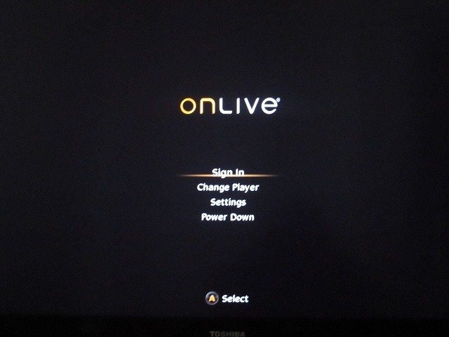 先週の某日、航空便で自宅に宅配便が届きました。送り主を見ると「Onlive」と書いてあります。何だろうナーと思って段ボールを開けるとOnliveのロゴマークが入った箱が。あわてて開けてみると、OnliveのマイクロコンソールTVアダプタと専用コントローラが入っていました