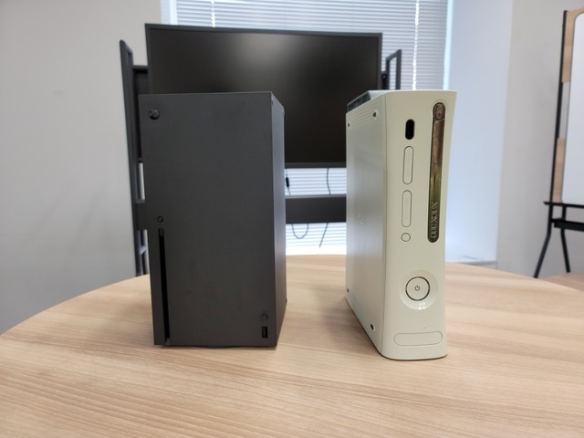 Xbox Series X|Sも編集部に到着！まずは起動前の本体をチェック