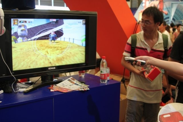 「China Joy 2011」の会場ではWiiのようなモーションコントロールを使った遊びも見ることができました。