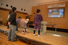 秋田県横手市、東日本大震災復興支援イベントで大画面ゲーム大会を開催 画像