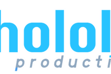 「これがほんとのVガンダム」「メンバーイメージした機体とか出てほしい」ガンダム×ホロライブ!? 「hololive SUPER EXPO 2026」にてブース出展＆ステッカー配布