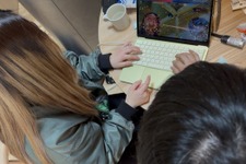 文系年金受給記者がAIハッカソンでゲームプログラミング。富士山麓にMacBook Neoを持ち込みヴァイブコーディングした結末（CloseBox）