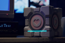 ライセンスなしで制作「Steam Machine」コンパニオンキューブ型ケース販売中止・返金へ―Valveが取り下げ指示