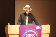 【CEDEC 2014】普及目前！「歩くウェアラブル」こと塚本教授がゲーム開発者に説いた、新しい遊びの作り方