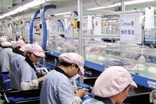 過酷な労働条件が伝えられる中国フォックスコン、従業員の賃金を20%アップ