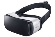 VRヘッドセット「Gear VR」海外ストアで予約受付開始―価格は99ドル 画像