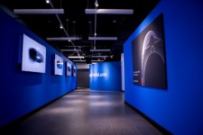 マイクロソフト、複合現実HMD「HoloLens」の試着コーナーをNYの直営店にオープン 画像