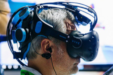 VRで貴方も超能力者に？SIGGRAPHにてVR“脳波”操作デバイスのデモが公開 画像