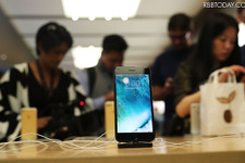 なぜか発表前の「iPhone X」ケースが続々登場…既にレビューも多数投稿 画像