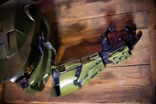 『HALO』『リーグ・オブ・レジェンド』テーマの“義手”が登場―各開発元が海外非営利団体の活動に参加 画像