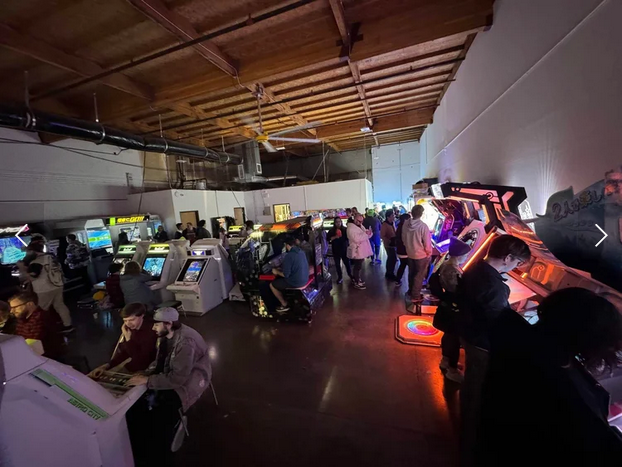 米国ワシントン州ケントの「日本風ゲームセンター」、荷物トラックごと