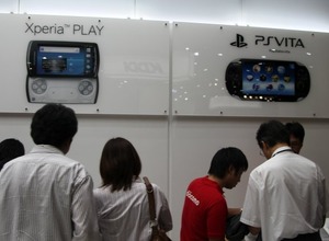 【CEATEC 2011】ドコモブースではPSVitaの実機展示やデープランを説明 画像