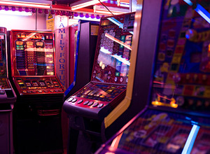 ゲーセンマシンの取り合いがあわや刃傷沙汰…最悪の事態防いだ店員に茨城県警から感謝状 画像