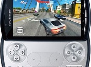 NTTドコモ、PS Certifiedの「Xperia PLAY SO-01D」を10月26日に発売 画像