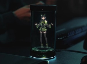 “美女と野獣”ならぬ“人間とAI”？Razer発表の卓上AIコンパニオンが孕む恋のリスクにCEOが反論 画像