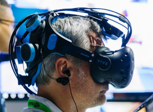 VRで貴方も超能力者に?SIGGRAPHにてVR“脳波”操作デバイスのデモが公開 画像